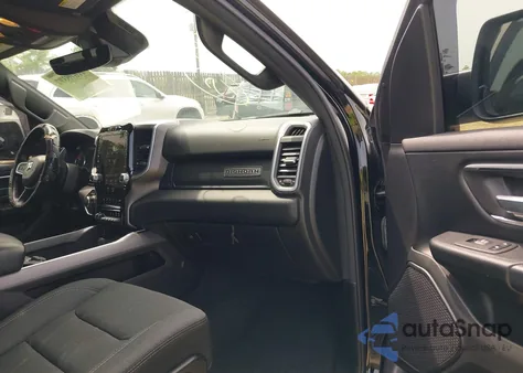 2021 Ram 1500 Big Horn 4X4 5'7 Box z USA, uszkodzony, nr VIN 1C6SRFFT8MN816943